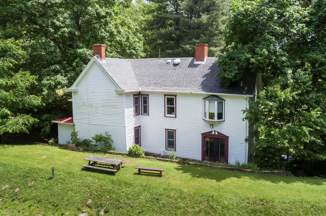 13 Penn Hill Rd, Prosperity, PA 15329