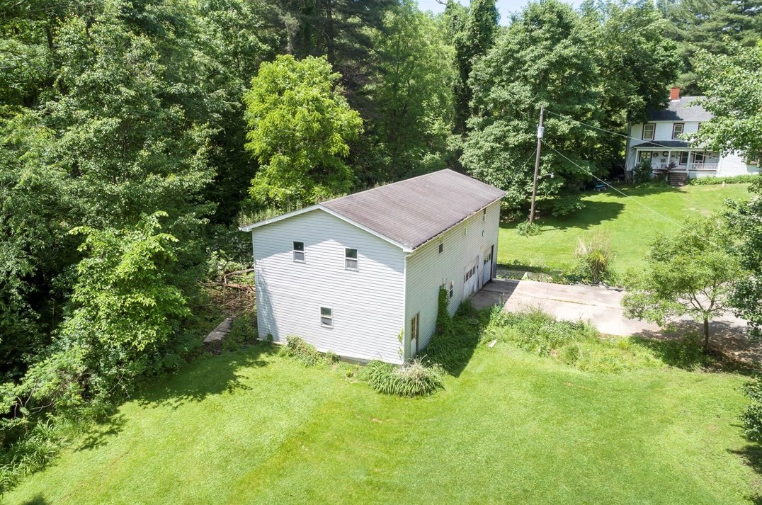 13 Penn Hill Rd, Prosperity, PA 15329