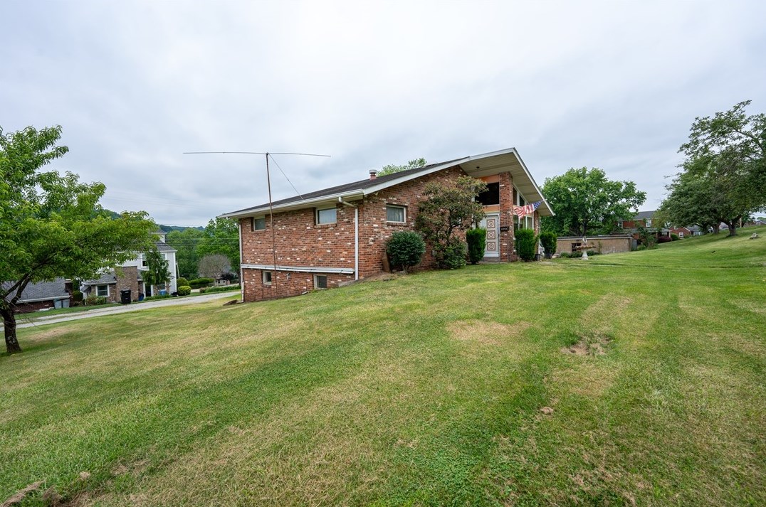 4320 Westinghouse Ave, Trafford, PA 15085