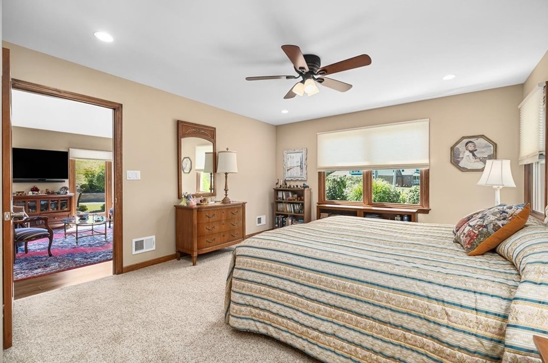 2350 Morrow Rd, Pittsburgh PA 15241-3318 exterior