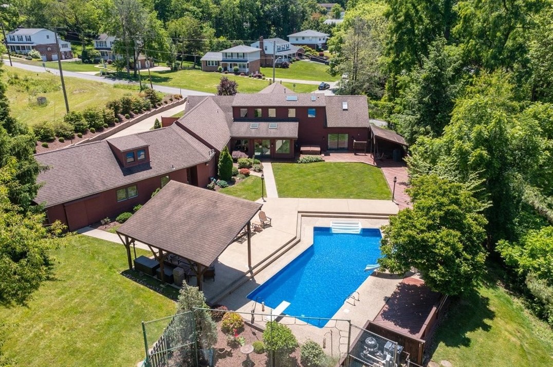 2350 Morrow Rd, Pittsburgh PA 15241-3318 exterior