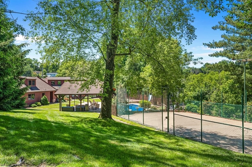 2350 Morrow Rd, Pittsburgh PA 15241-3318 exterior