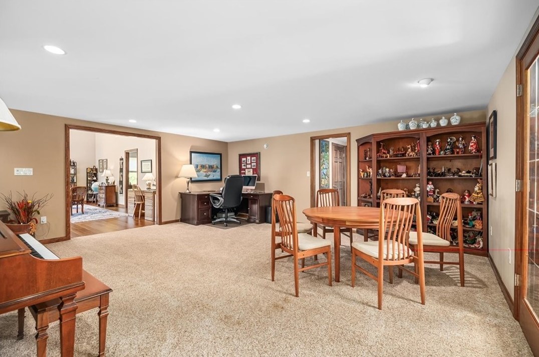 2350 Morrow Rd, Pittsburgh PA 15241-3318 exterior