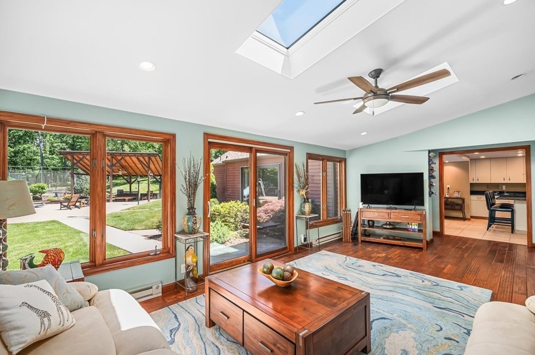 2350 Morrow Rd, Pittsburgh PA 15241-3318 exterior