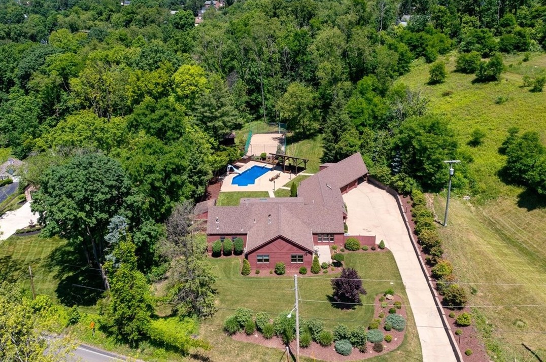 2350 Morrow Rd, Pittsburgh PA 15241-3318 exterior