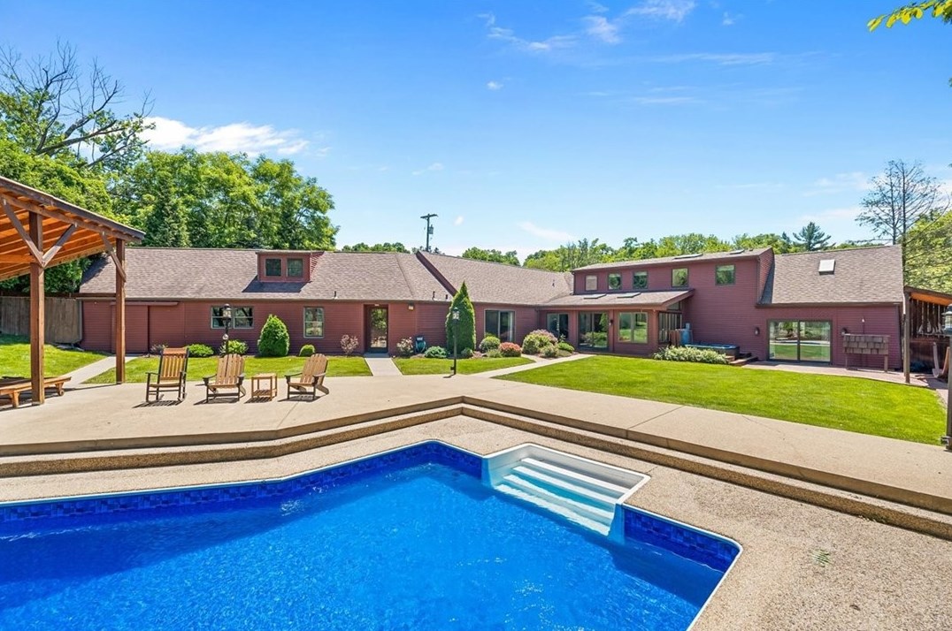 2350 Morrow Rd, Pittsburgh PA 15241-3318 exterior