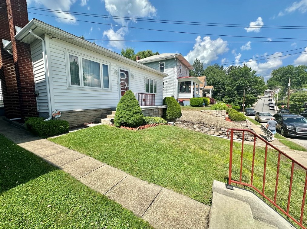 327 Good St, Jeannette, PA 15644
