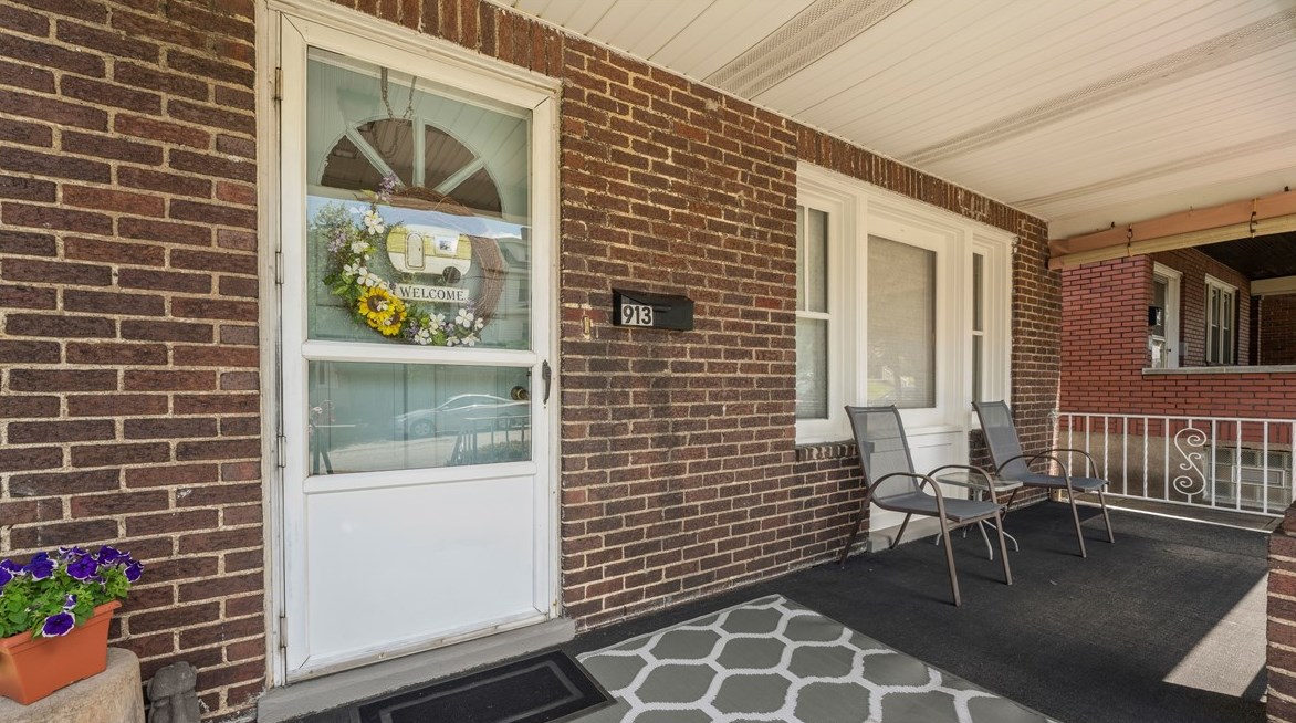 913 Elmwood St, Mckeesport PA  15133-3894 exterior