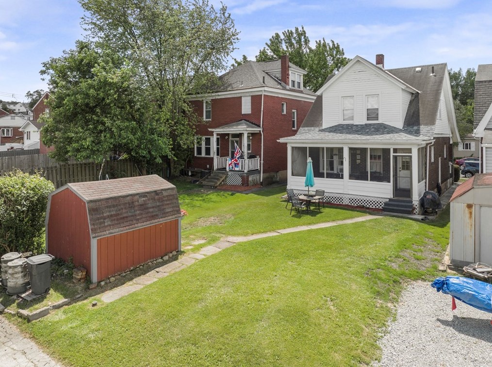 913 Elmwood St, Mckeesport PA  15133-3910 exterior