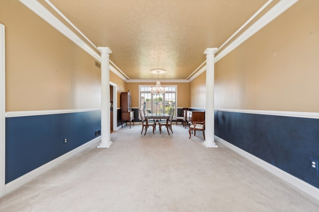 1109 Blackthorne Dr, Jeannette, PA 15644
