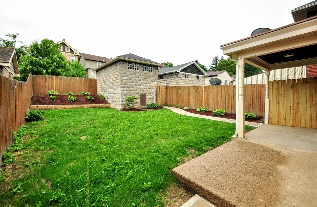 3319 Piedmont Ave, Pittsburgh PA 15216-2220 exterior