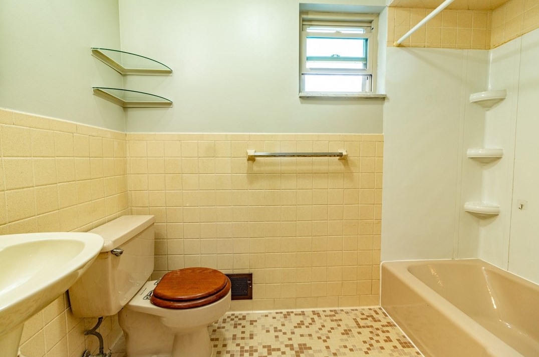 4045 Cloverlea St, Pittsburgh PA 15227-3442 exterior