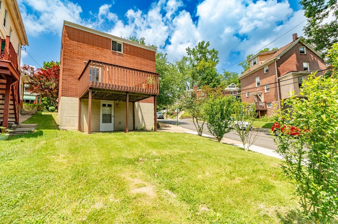 4045 Cloverlea St, Pittsburgh PA 15227-3442 exterior