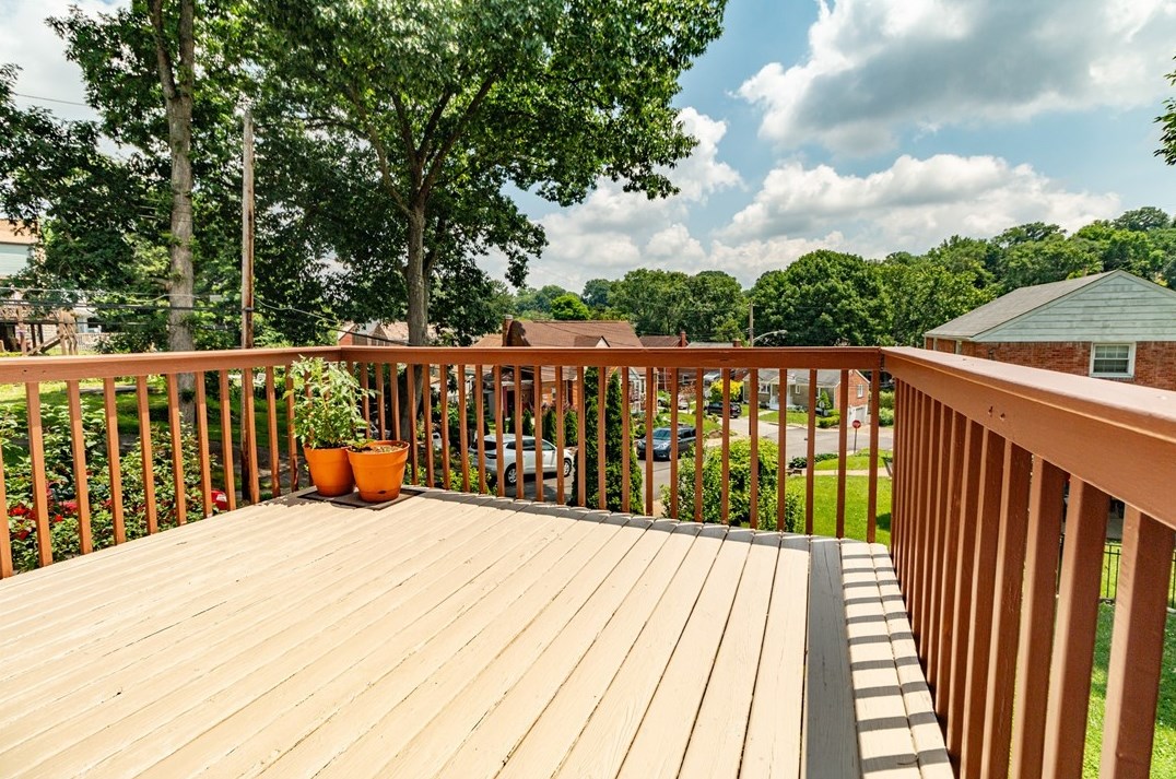 4045 Cloverlea St, Pittsburgh PA 15227-3442 exterior