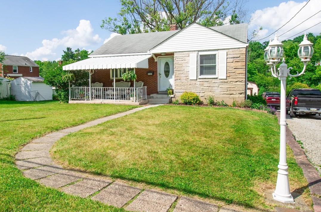 8300 Remington Dr, Pittsburgh PA  15237-5700 exterior