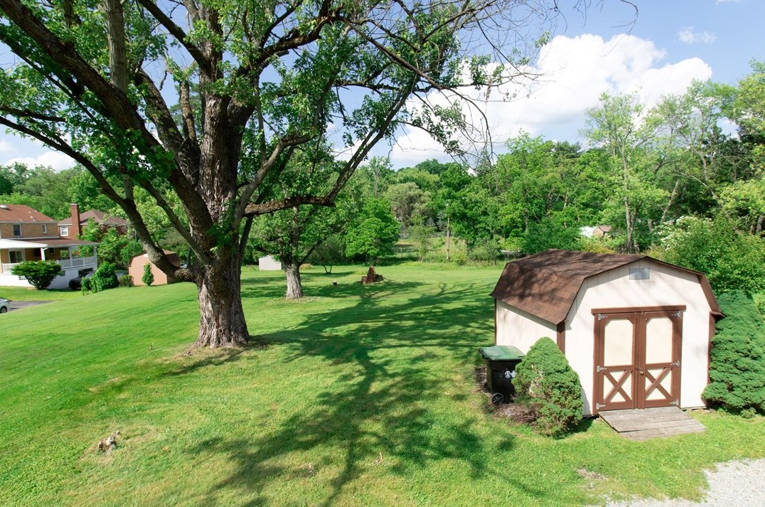 8300 Remington Dr, Pittsburgh PA  15237-5732 exterior