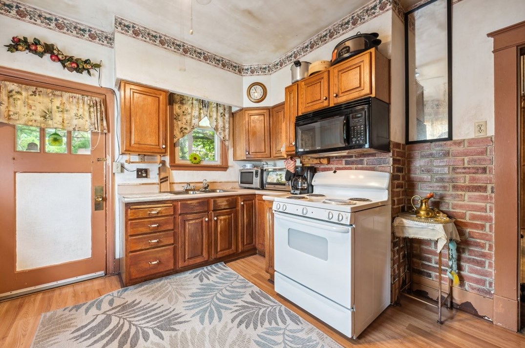 312 N Second St, Jeannette, PA 15644