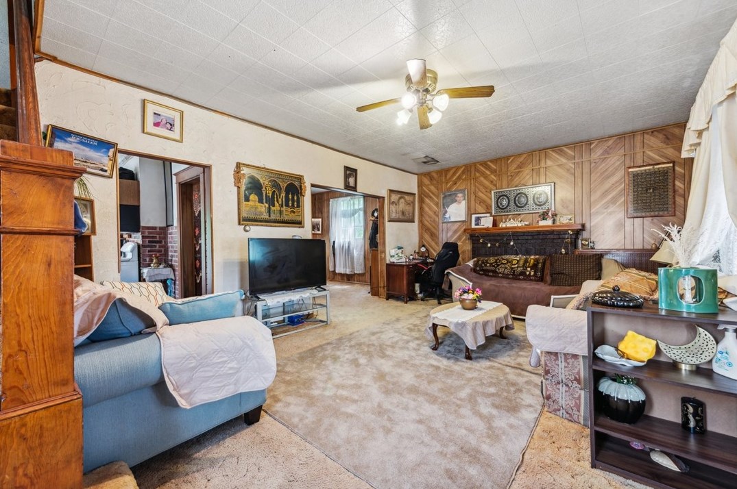 312 N Second St, Jeannette, PA 15644