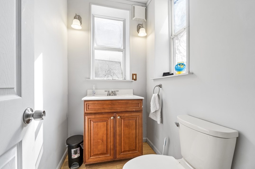 16 Mary St, Pittsburgh PA  15215-1313 exterior