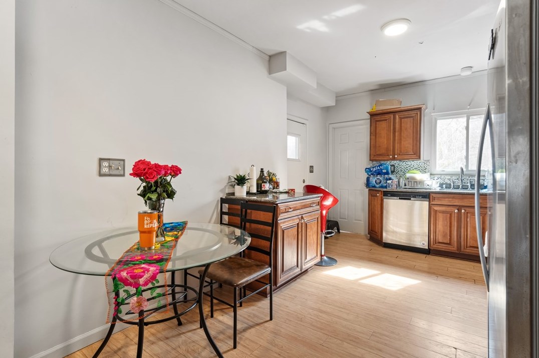 16 Mary St, Pittsburgh PA  15215-1313 exterior