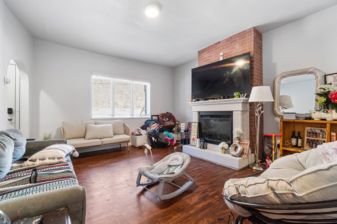 16 Mary St, Pittsburgh PA  15215-1313 exterior