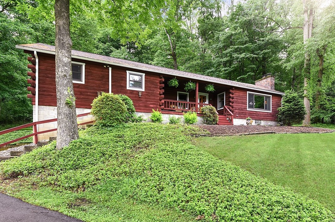 6165 Baker School Rd, Trafford, PA 15085