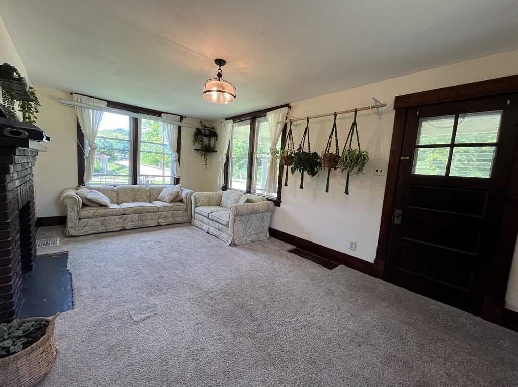 1435 S Eighty Eight Rd, Greensboro, PA 15338