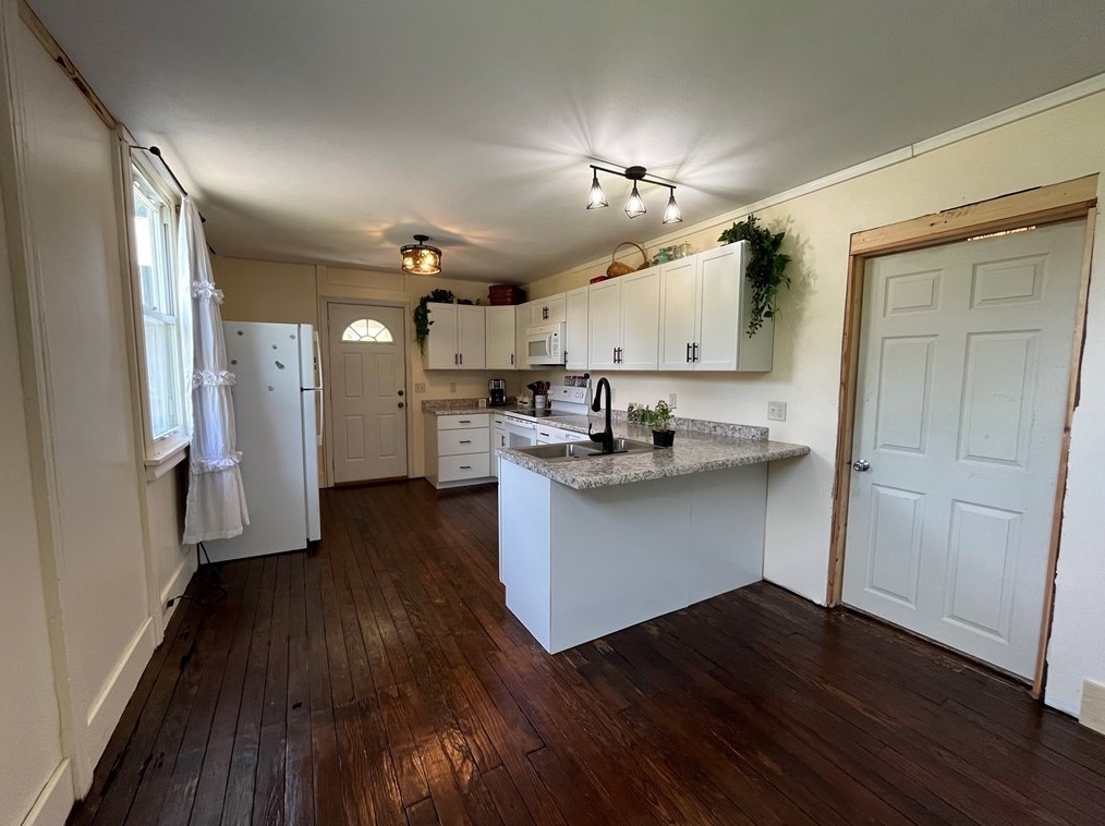 1435 S Eighty Eight Rd, Greensboro, PA 15338