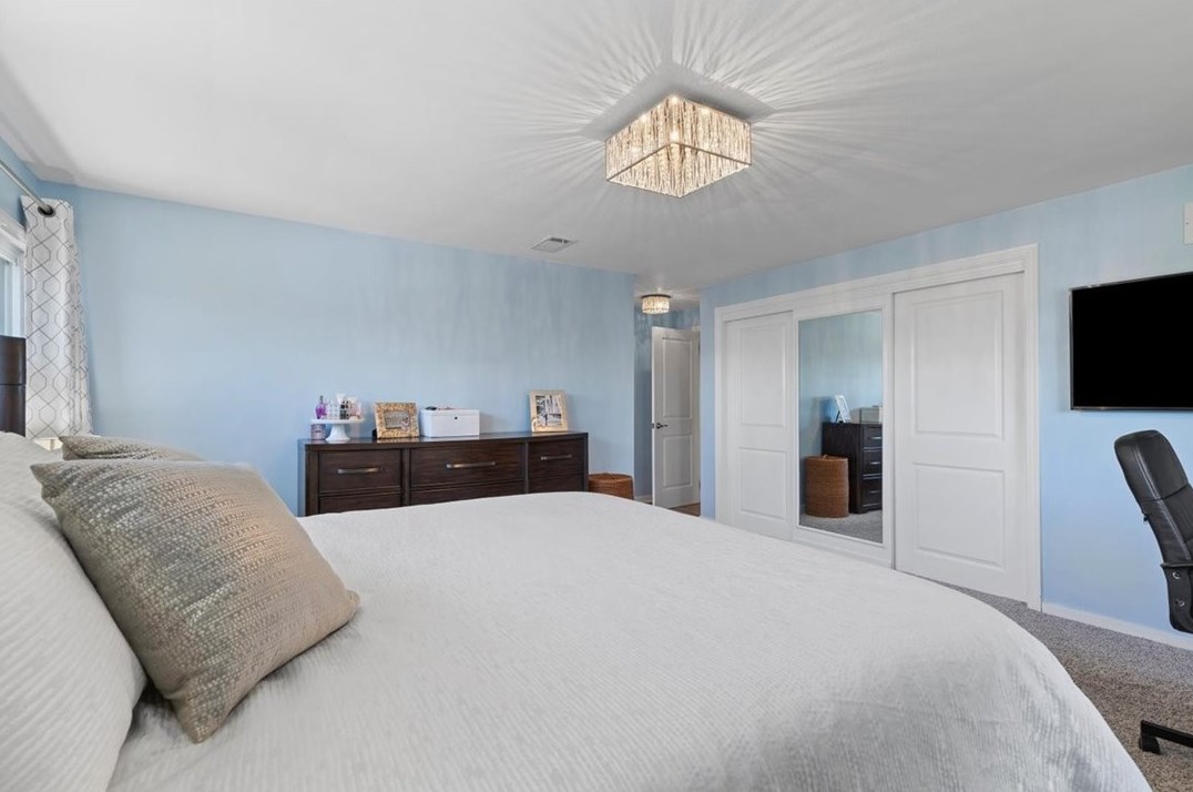 286 Oriole Dr, Pittsburgh PA 15220-3215 exterior