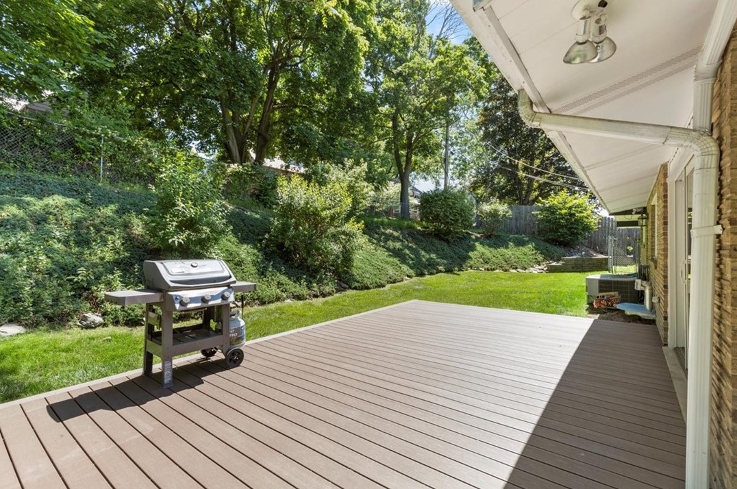 286 Oriole Dr, Pittsburgh PA 15220-3215 exterior