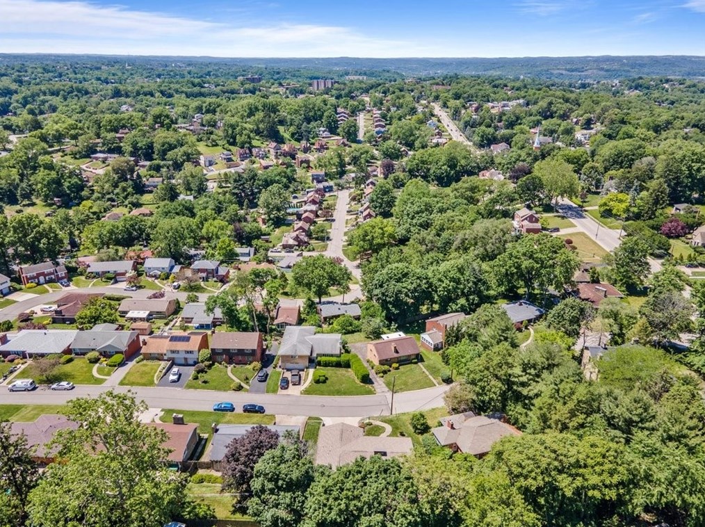 286 Oriole Dr, Pittsburgh PA 15220-3215 exterior