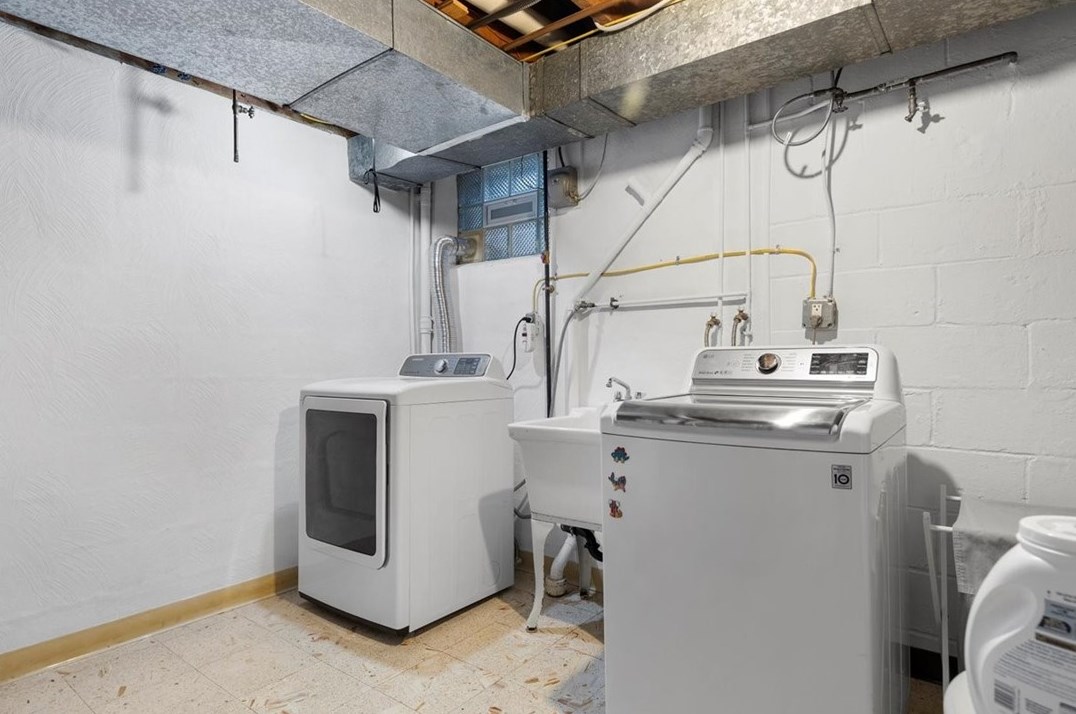 286 Oriole Dr, Pittsburgh PA 15220-3215 exterior