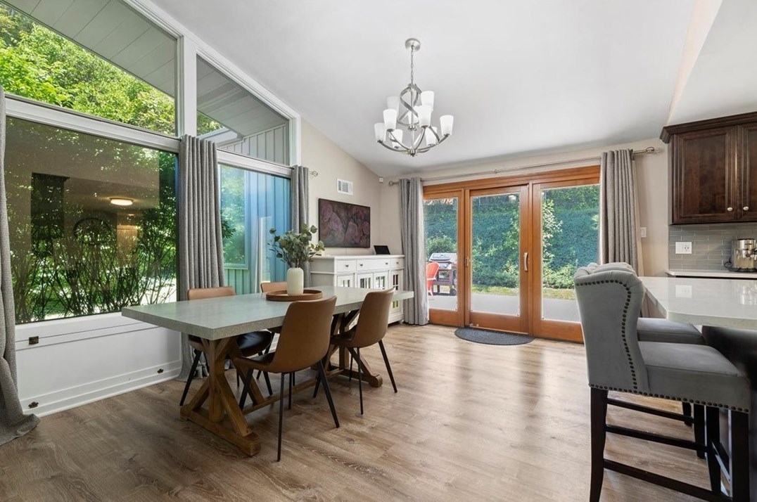 286 Oriole Dr, Pittsburgh PA 15220-3215 exterior