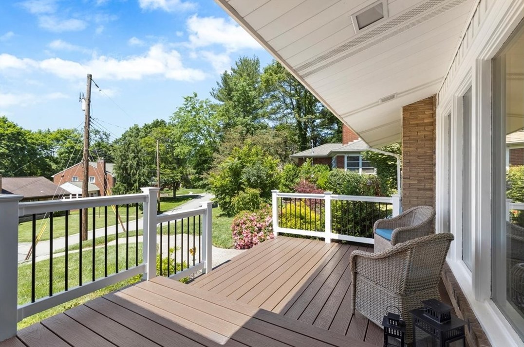 286 Oriole Dr, Pittsburgh PA 15220-3215 exterior