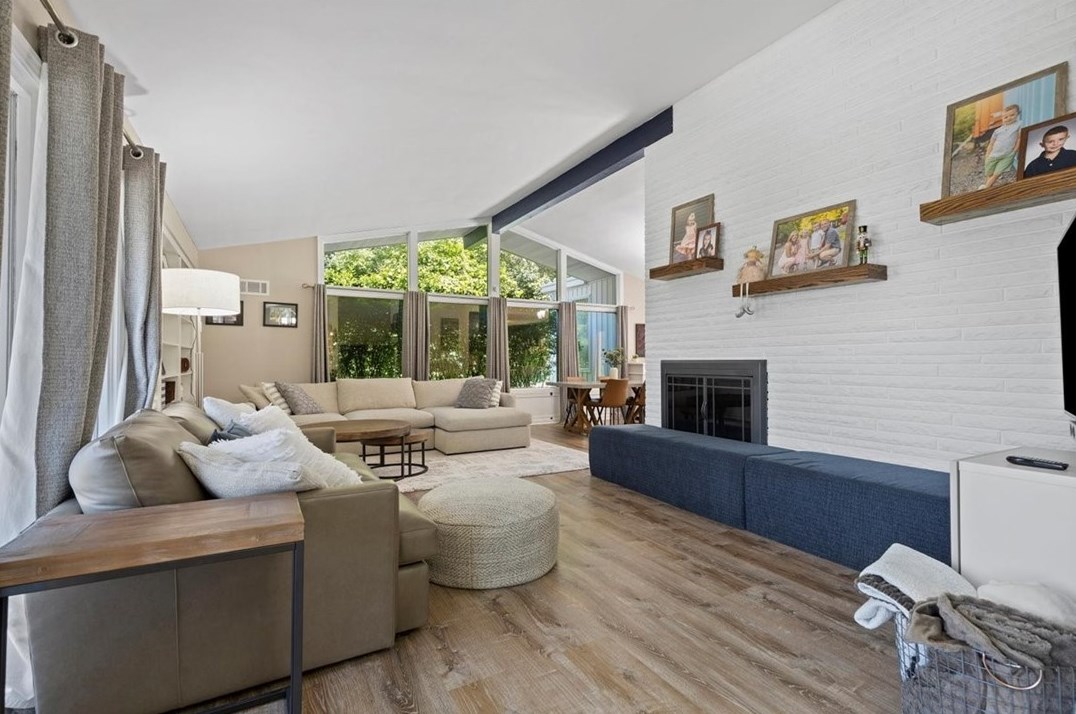 286 Oriole Dr, Pittsburgh PA 15220-3215 exterior