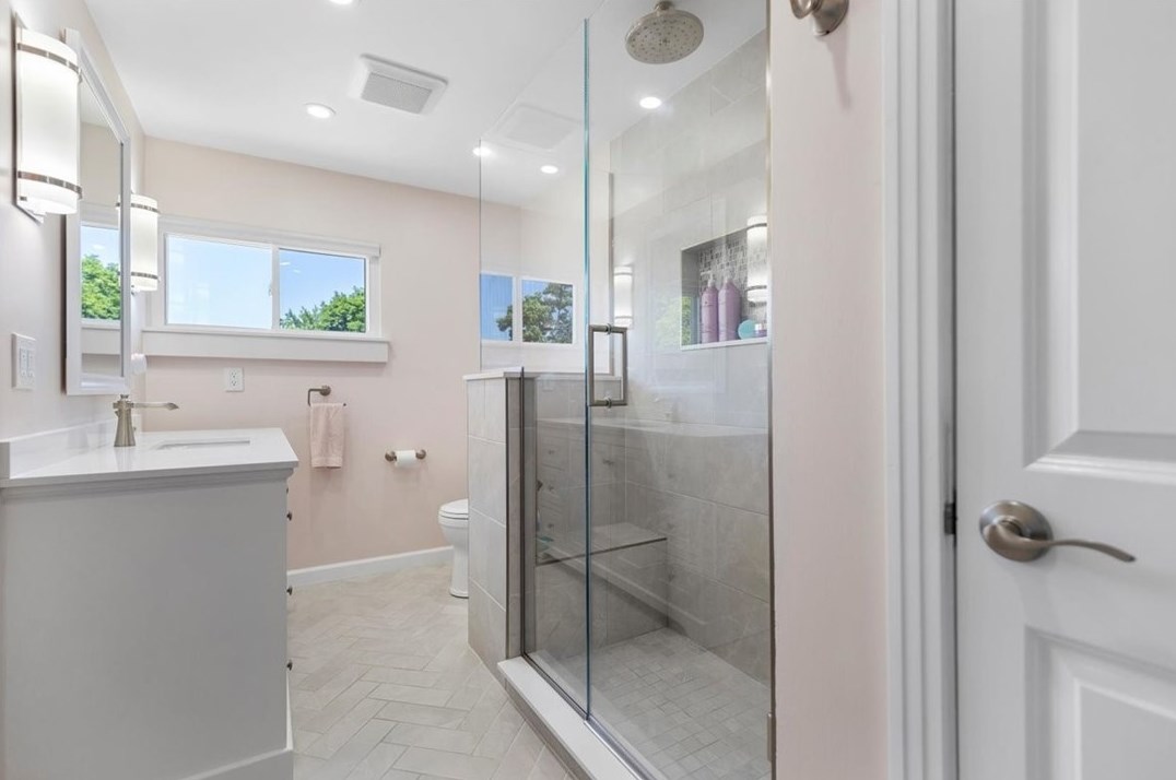 286 Oriole Dr, Pittsburgh PA 15220-3215 exterior