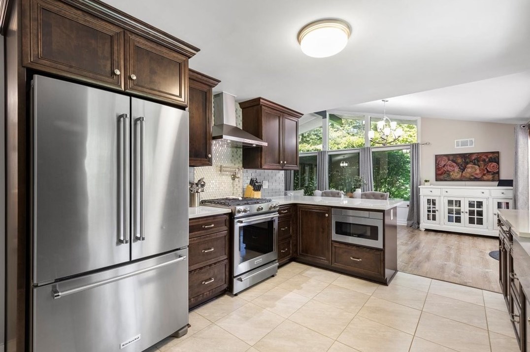 286 Oriole Dr, Pittsburgh PA 15220-3215 exterior