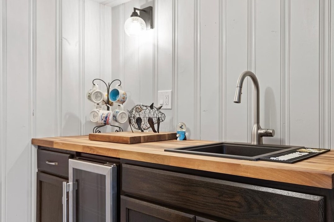 286 Oriole Dr, Pittsburgh PA 15220-3215 exterior