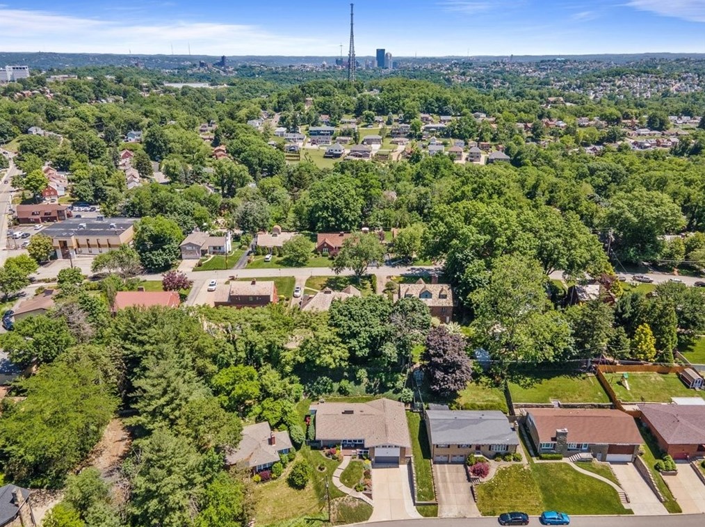 286 Oriole Dr, Pittsburgh PA 15220-3215 exterior