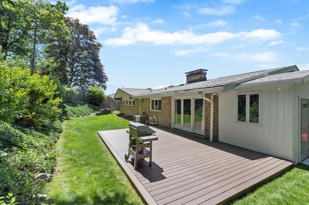 286 Oriole Dr, Pittsburgh PA 15220-3215 exterior