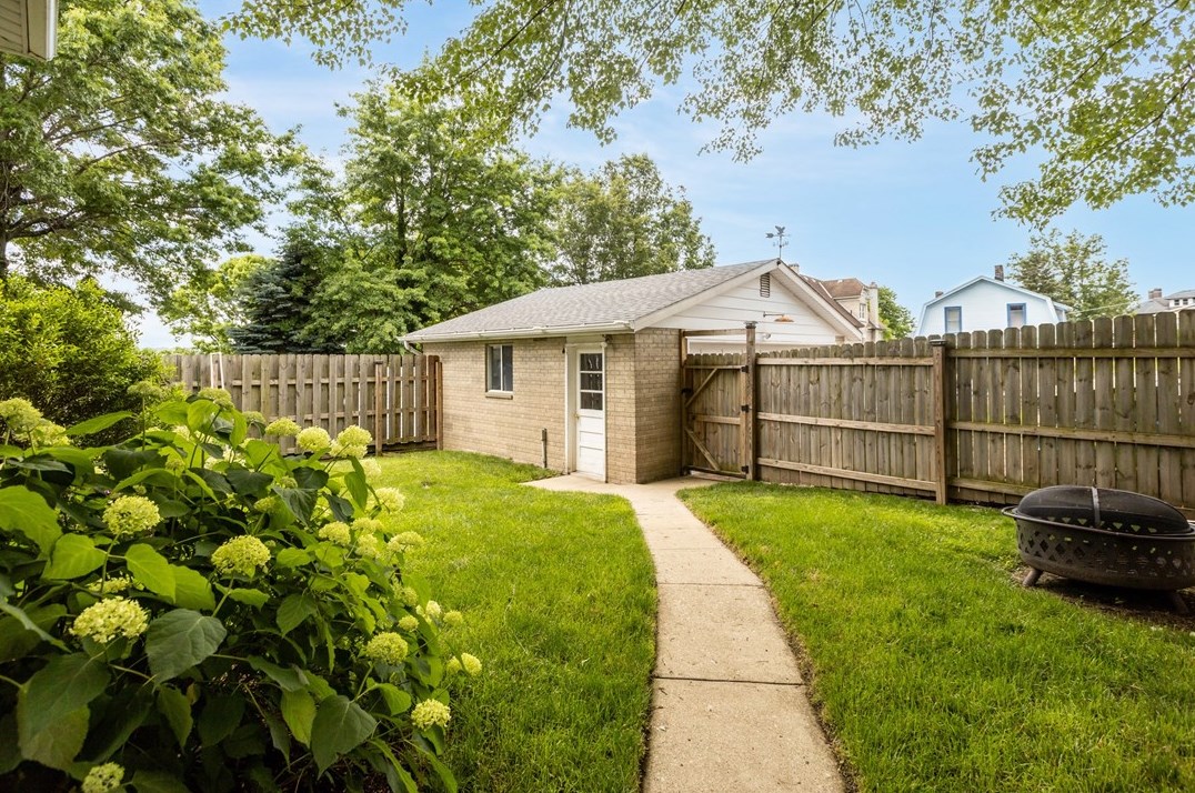 570 4 St, Butler PA 16001-4503 exterior