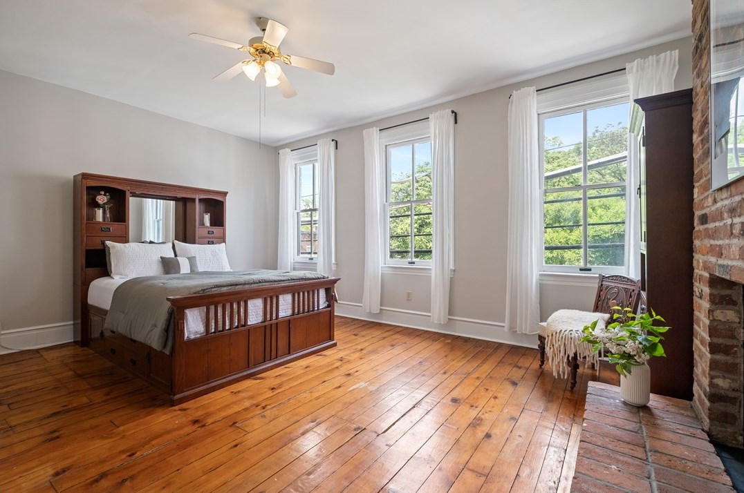 311 Jacksonia St, Pittsburgh PA  15212-4412 exterior