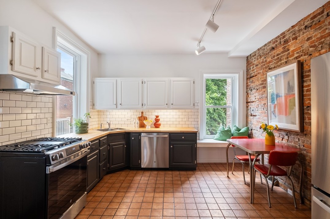 311 Jacksonia St, Pittsburgh PA  15212-4412 exterior