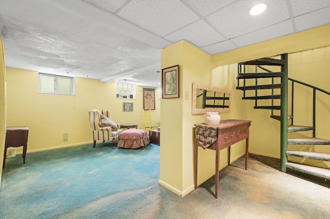 5709 Hilltop Ave, Verona PA  15147-3229 exterior