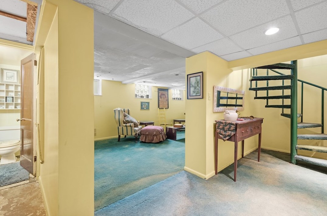 5709 Hilltop Ave, Verona PA  15147-3229 exterior