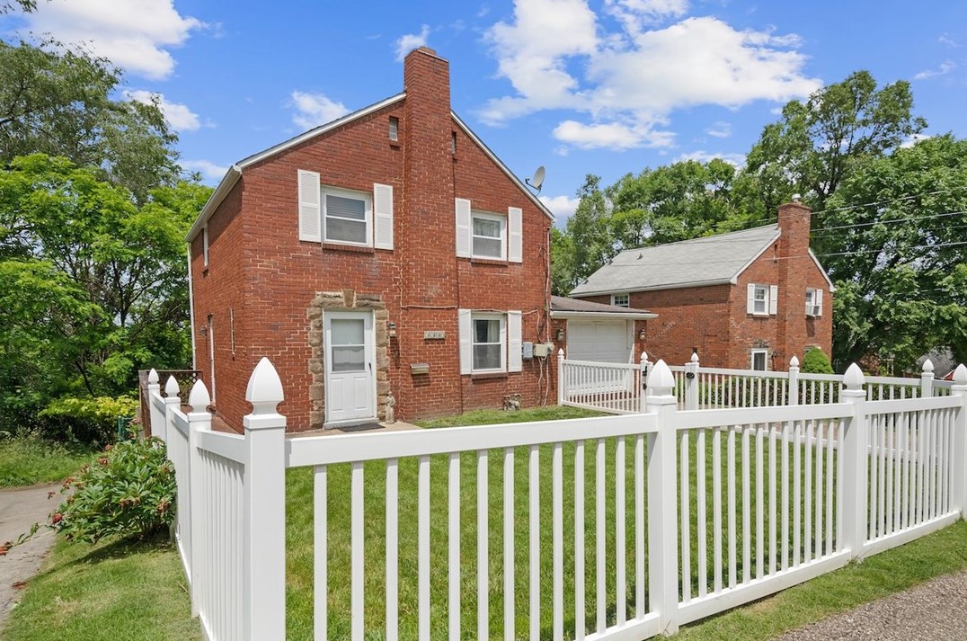 5709 Hilltop Ave, Verona PA  15147-3229 exterior