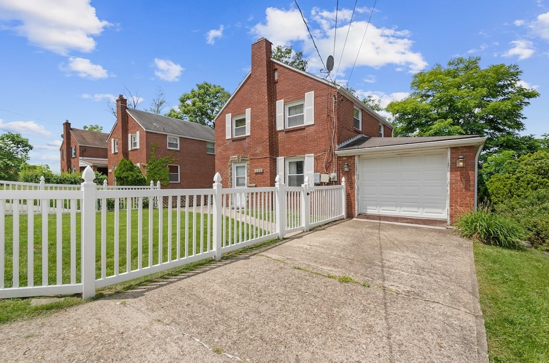 5709 Hilltop Ave, Verona PA  15147-3231 exterior