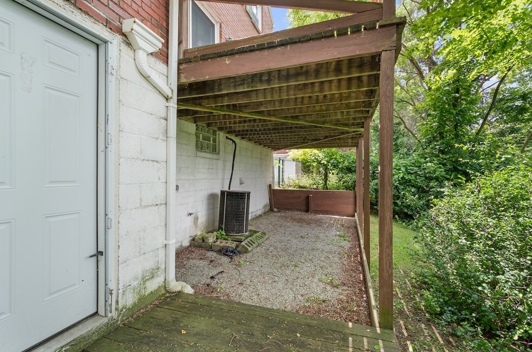 5709 Hilltop Ave, Verona PA  15147-3229 exterior