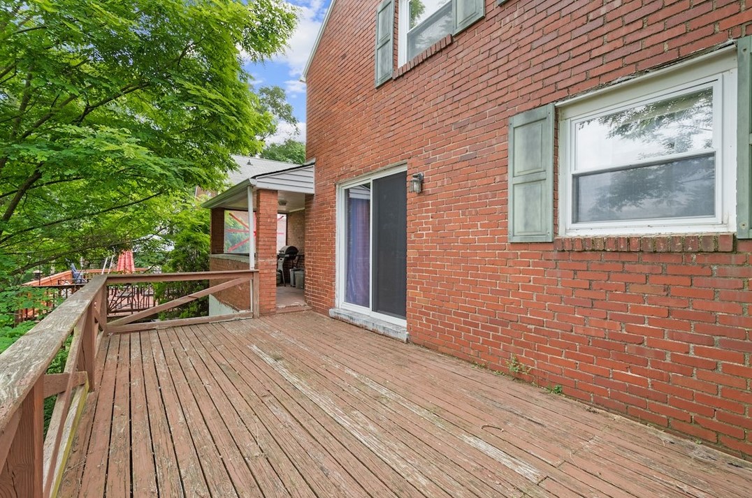 5709 Hilltop Ave, Verona PA  15147-3229 exterior