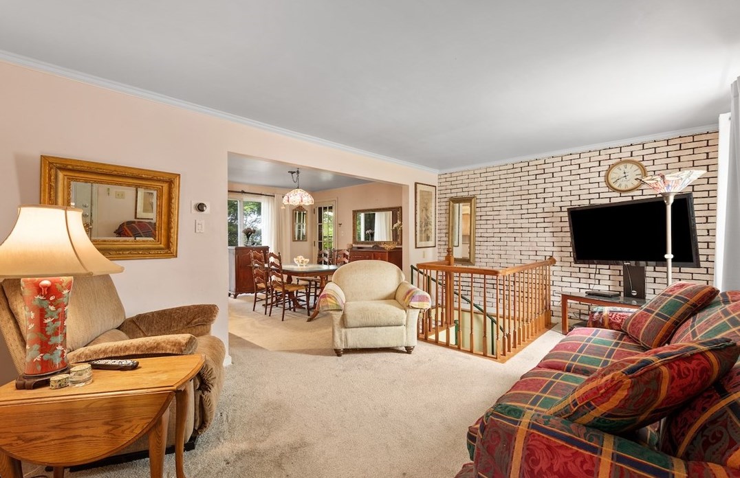 5709 Hilltop Ave, Verona PA  15147-3229 exterior